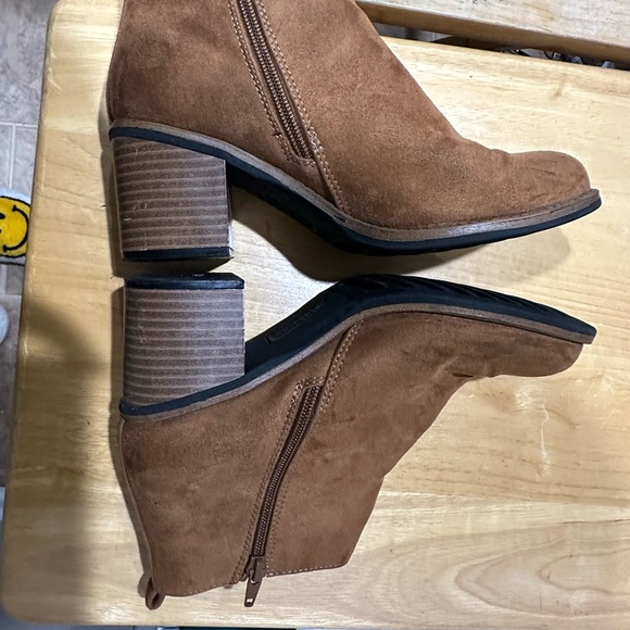 Sonoma Brown Ankle Boots - Picture 9 of 11